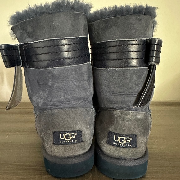 UGG Classic Short Navy Boot w/ Leather Bow Size 7 - Picture 2 of 5